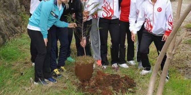 Şampiyon Sporcular Diktikleri Fidanları Gözleri Gibi Bakıyor