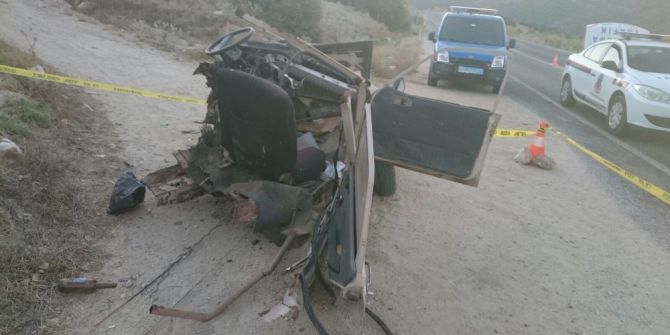 Araçlar Metal Yığınına Döndü, Sürücülerden Biri Hayatını Kaybetti