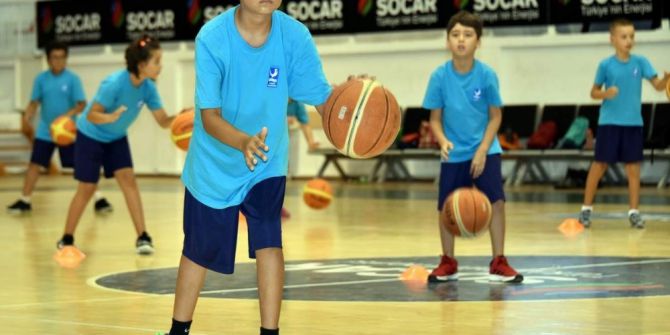 Aliağalı Çocuklar Spor Yaparak Eğleniyor