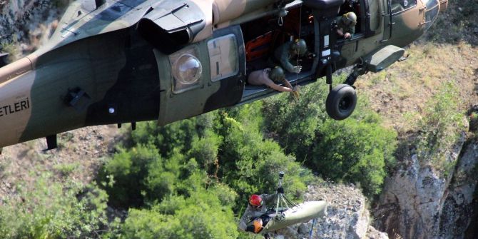 Kanyonda Mahsur Kalan Dağcılar Askeri Helikopterle Kurtarıldı