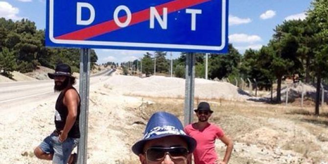 Bu Levhayı Gören Duruyor