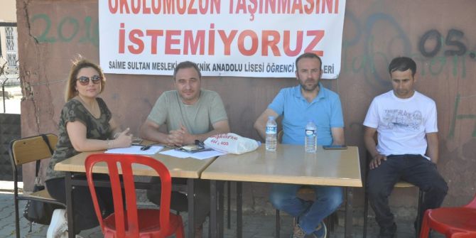 Okullarının Kapanmasına Velilerden Tepki