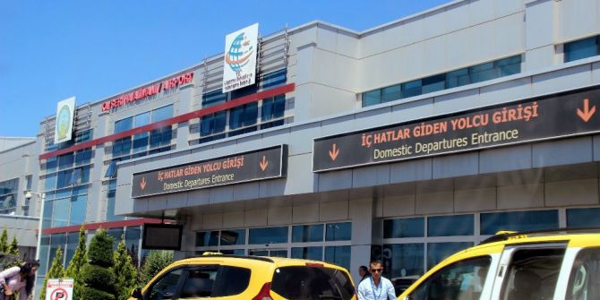 Motoruna Kuş Çarpan Uçak Acil İniş Yaptı