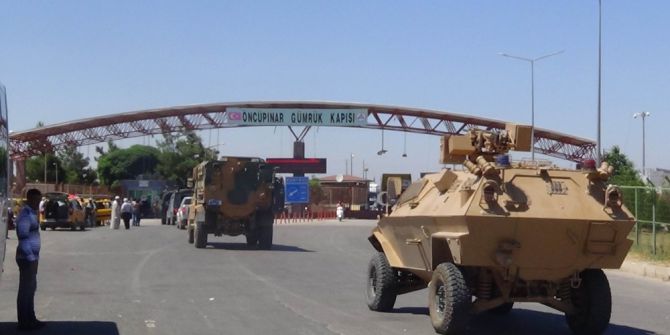 Sınırda Askeri Araç Ve İş Makinesi Yoğunluğu