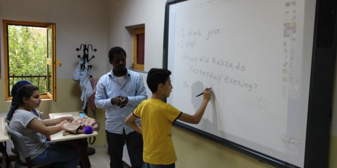 Yabancı Öğrenciler Bilgievleri’nde İngilizce Öğretiyor