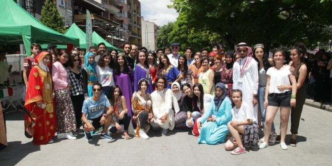 Öğrenciler Ülkelerini Tanıttı