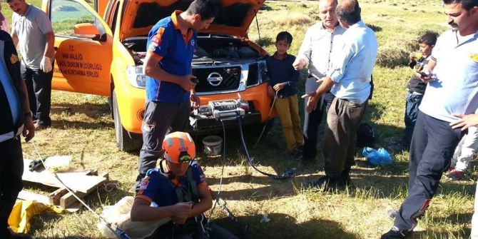 Kuyuya Düştükten Sora Burada 8 Yavru Yapan Köpek, Afad Tarafından Kurtarıldı