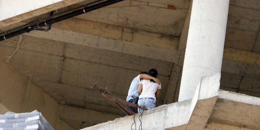 Yurt Süresi Dolduğu İddia Edilen Genç Kız İntihar Etmek İstedi