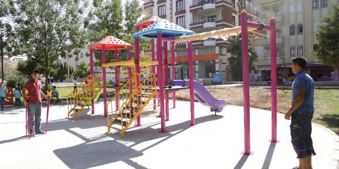 Haliliye Belediyesinden Parklara Yeni Oyun Grubu