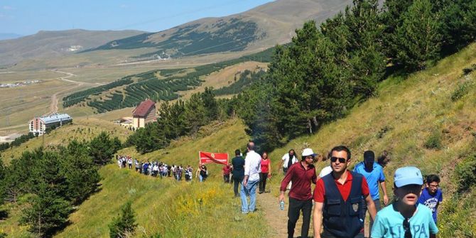 Palandöken’de Doğa Yürüyüşü Düzenlendi