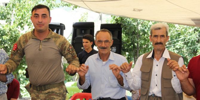 Asker Ve Halk Birlikte Halay Çekti