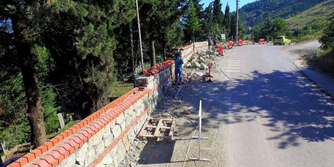 Başiskele Belediyesi Yuvacık’ta Mezarlık Çevresini Bakıma Aldı