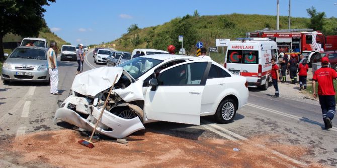 Kafa Kafaya Çarpıştılar: 3 Yaralı