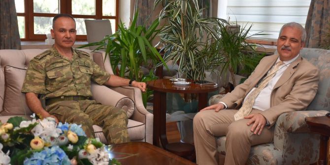 Vali Güvençer’den Yeni Tugay Komutanına Başarı Dileği