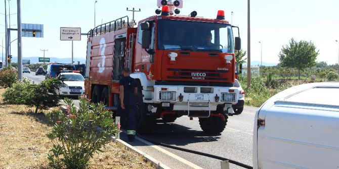 Trafik Kazasına Havalimanı İtfaiyesi Müdahale Etti