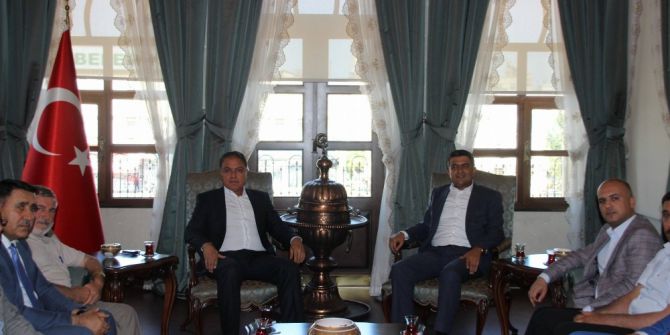 Ak Partililerden Vali Tekinarslan’a Hoş Geldin Ziyareti