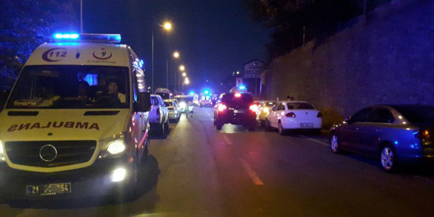 Diyarbakır’da Polis Servis Aracının Geçişinde Patlama