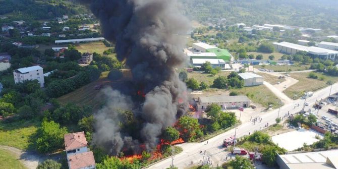 Boya Fabrikasındaki Yangın Havadan Böyle Görüntülendi