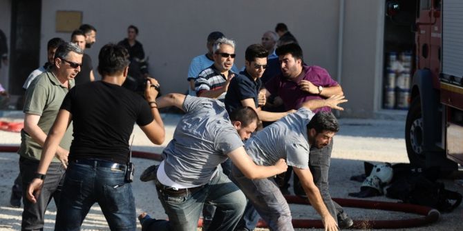 Bursa’daki Boya Fabrikası Yangınında Tekme Tokat Kavga Çıktı