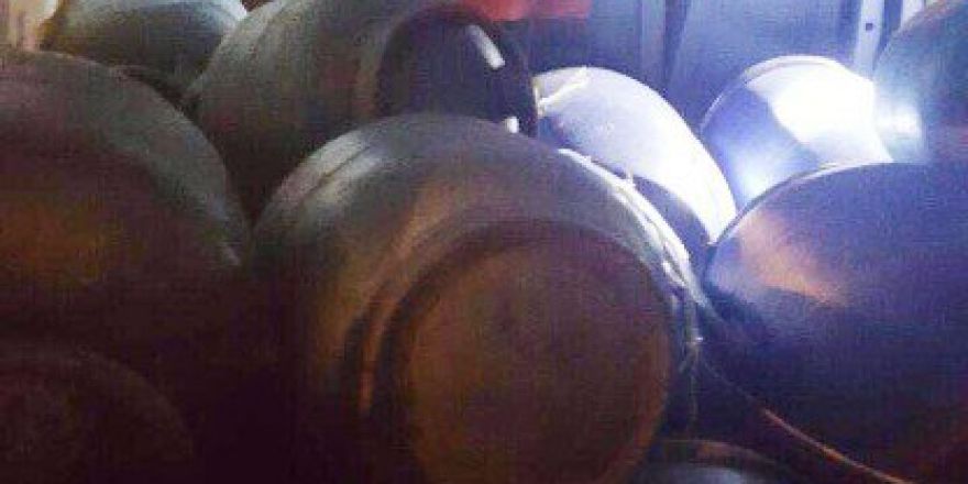 Tatvan’da Bir Minibüste 9 Varil Bomba Ele Geçirildi