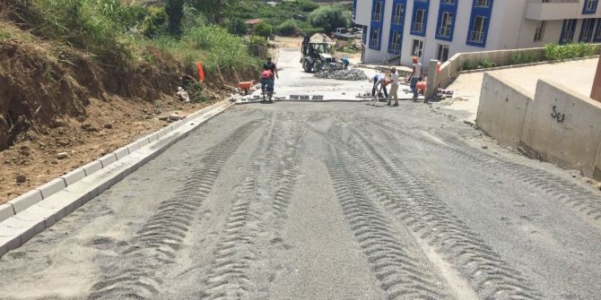 Süleymanpaşa Belediyesi Ekipleri Yol Çalışmalarını Dört Koldan Sürdürüyor