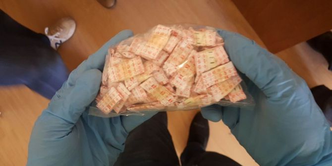 1 Mahallede Uyuşturucudan 9 Kişi Yakalandı