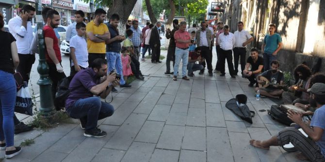 Sokak Çalgıcıları Kars’ta Yoğun İlgi Gördü