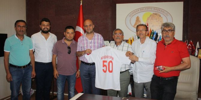 Nevşehirspor Yöneticileri Uçhisar Belediye Başkanı Karaaslan’ı Ziyaret Etti