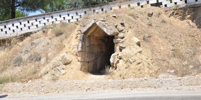 Roma Döneminden Kalan Mezar Odası Definecilerin Talanına Uğradı