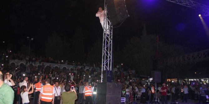 Ünlü Sanatçıdan İlginç 15 Temmuz Mesajı