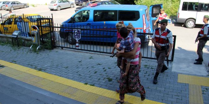 Bohçacı Kılığında Gelip İmamın Evini Soydular