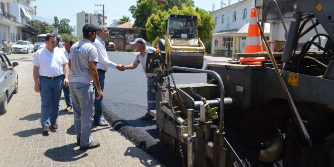 Hacıveliler Yolu Sıcak Asfaltla Buluşuyor