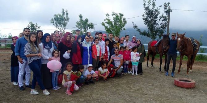 Lösemi Hastası Çocuklar At Çiftliğinde Moral Buldu