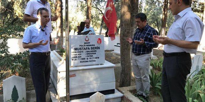 Ak Parti Mkyk Üyesi Aydınlıoğlu, 15 Temmuz Şehidinin Kabrini Ziyaret Etti