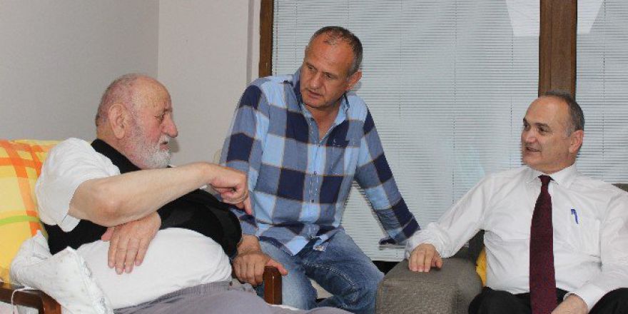 Bakan Özlü’den Başkan Mehmet Keleş’e Taziye