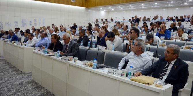 İzmir Büyükşehir Meclisinde "Çürük Bina" Tartışması