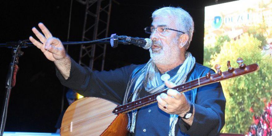 Düzce’de Vatan Ve Demokrasi Nöbetinin Son Gününde Esat Kabaklı Sahne Aldı