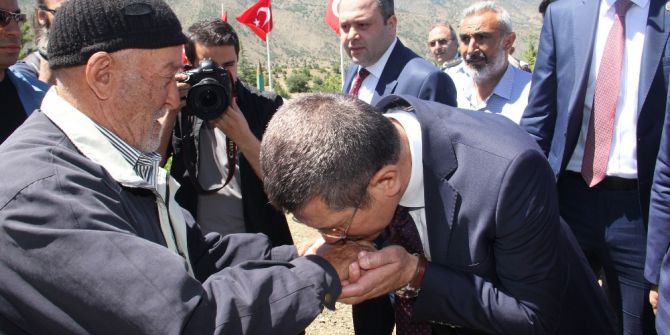 Başbakan Yardımcısı Nurettin Canikli’den 15 Temmuz Şehidi Emrah Sağaz’ın Mezarına Ziyaret