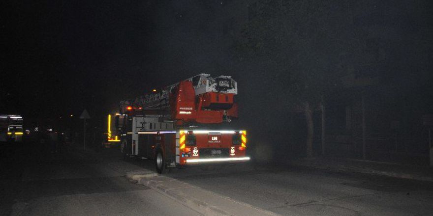 Manavda Çıkan Yangın Mahalleliyi Ayağa Kaldırdı