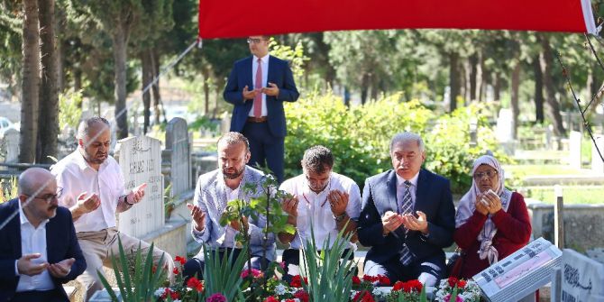 Başakşehir Şehitleri Kabirleri Başında Anıldı