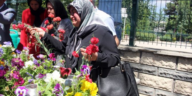 Şehit Annesi Oğlunun Mezarında “Evladım” Diyerek Ağladı