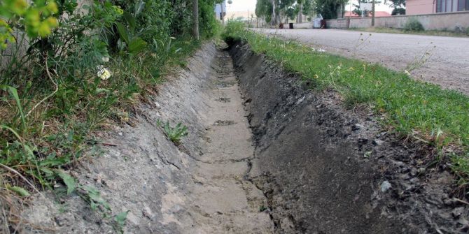 Dönerdere Ve Emek Mahallelerine Yeni Sulama Kanalları