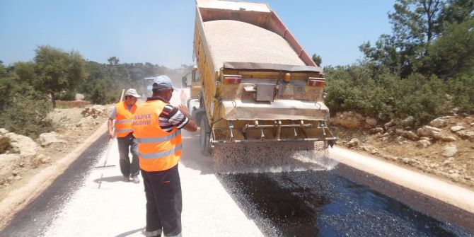 Silifke Belediyesi’nden Asfalt Ve Parke Çalışması