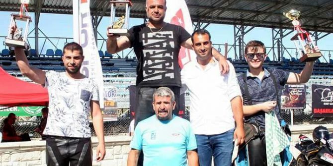 Manisa Büyükşehir Belediyesporlu Motorcular Pistlerin Tozunu Attırdı