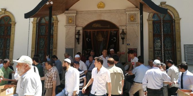 Bakan Işık Fevziye Camii’nde Cenaze Namazına Katıldı
