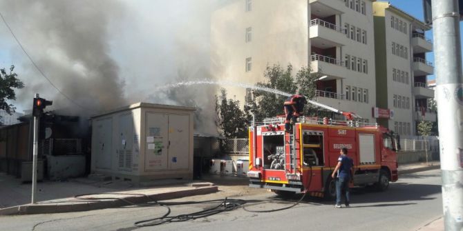Siirt’te Sıcaklardan Dolayı Trafo Yandı