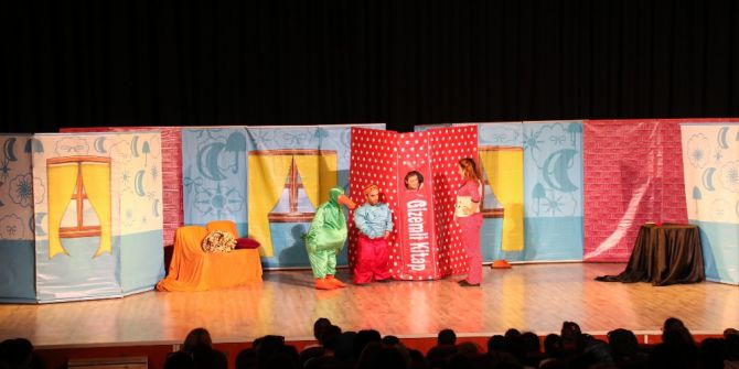 Akşehirli Çocuklar Tiyatroya Doydu