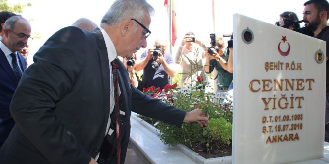 Bakan Özhaseki 15 Temmuz Şehitlerinin Mezarlarını Ve Ailelerini Ziyaret Etti