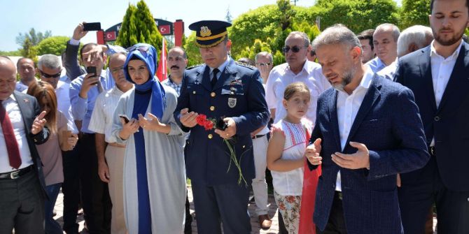 Ak Partili Lütfiye Selva Çam Kahramankazan’da Şehit Mezarlarını Ziyaret Etti