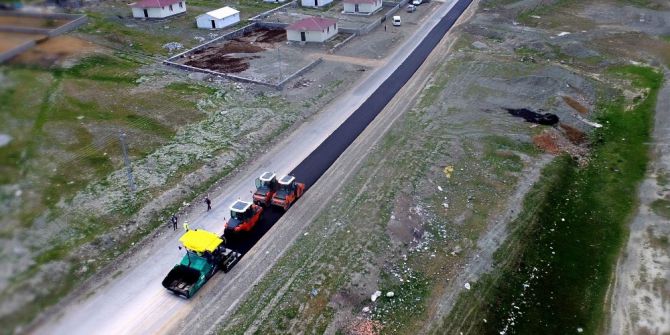 Köy Yolları Sıcak Asfalta Kavuşuyor